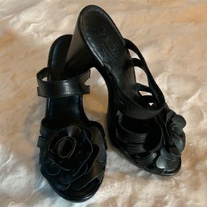Born like New Black Sandal, leather upper, excellent used condition! EUC